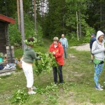 Påklädning av Majstång inför resning och dans