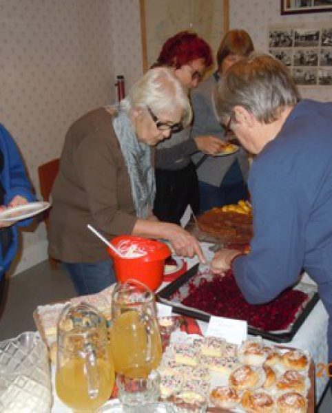 Margareta G, Ulla G, Gerd L, Karin L & Asta J har mycket att välja bland