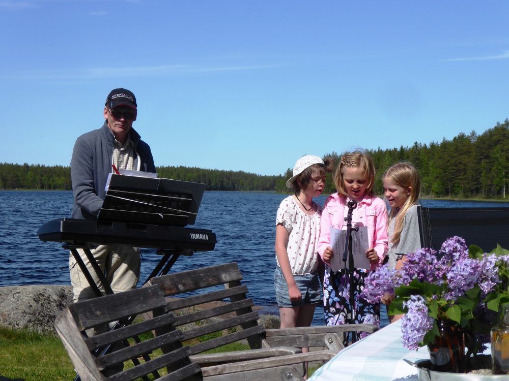 Vårgudstjänst Mikael L, sångdraget med Lovis V, Lova V & Lily J